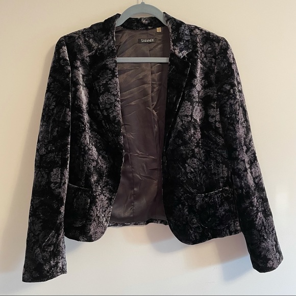 Tahari size 12 velvet blazer with antique floral print and front pockets. EUC! - Picture 2 of 8